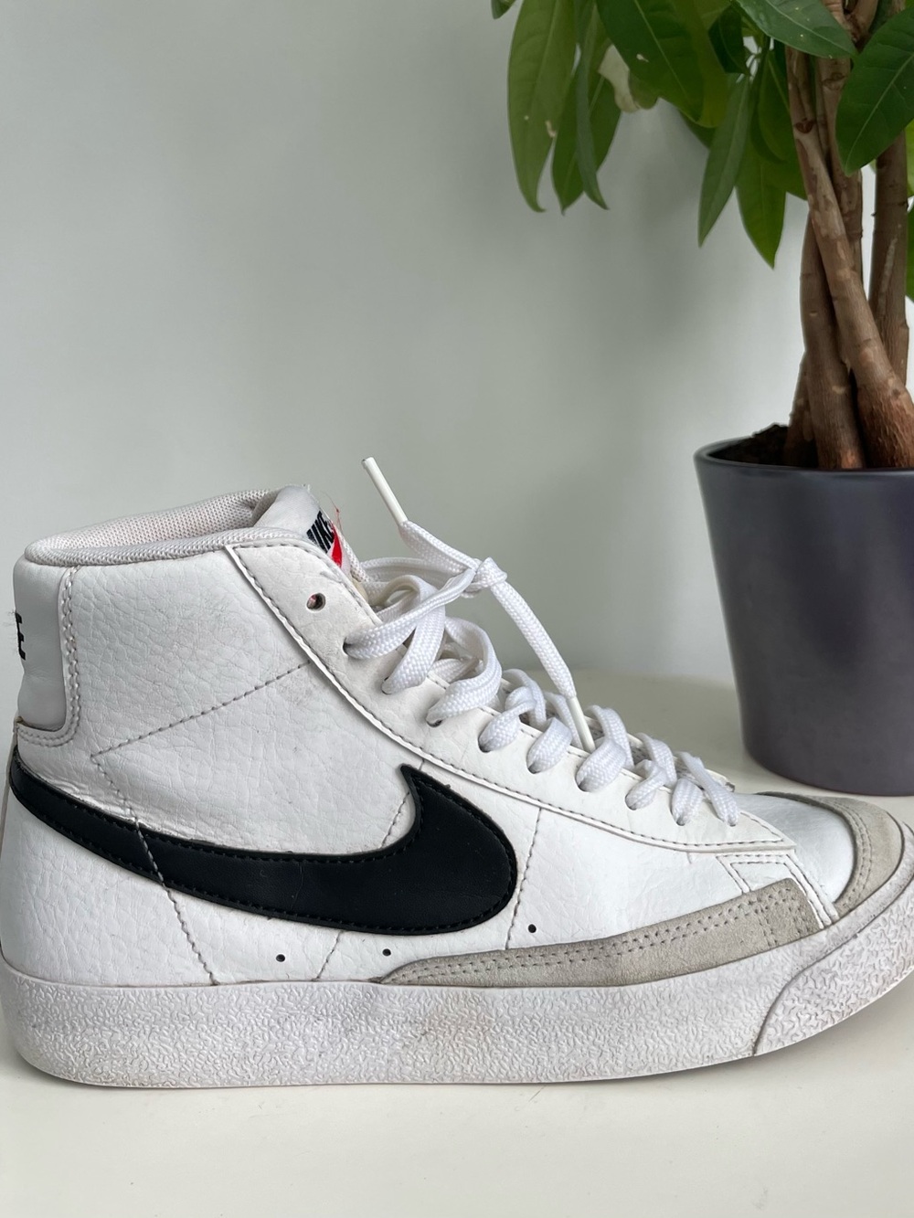 Women Size 6.5 Nike Blazer Mid 77 Vintage White Black Shoes